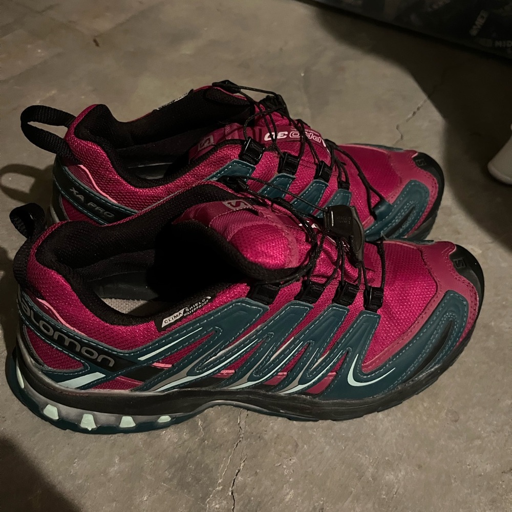 Salomon XA Pro 3D. Women’s size 8.5. Rarely worn. Pretty much brand new.